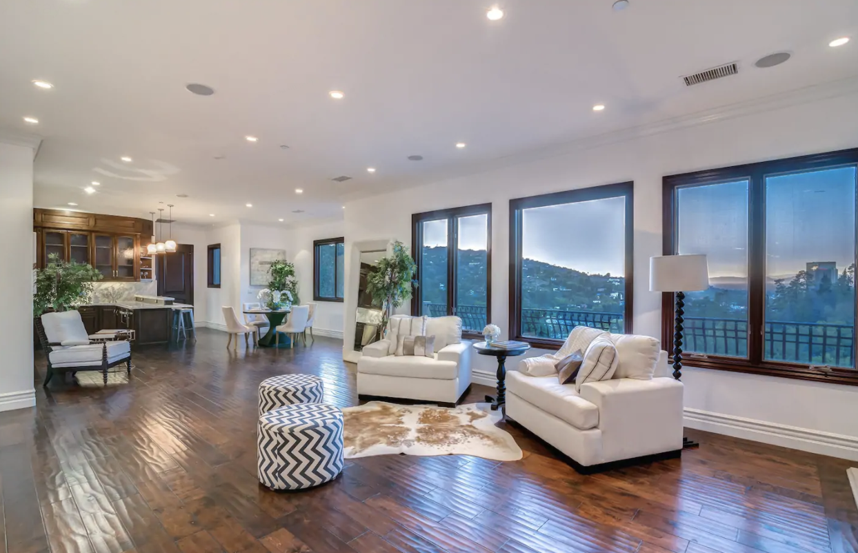 Knoll Drive Celebrity View